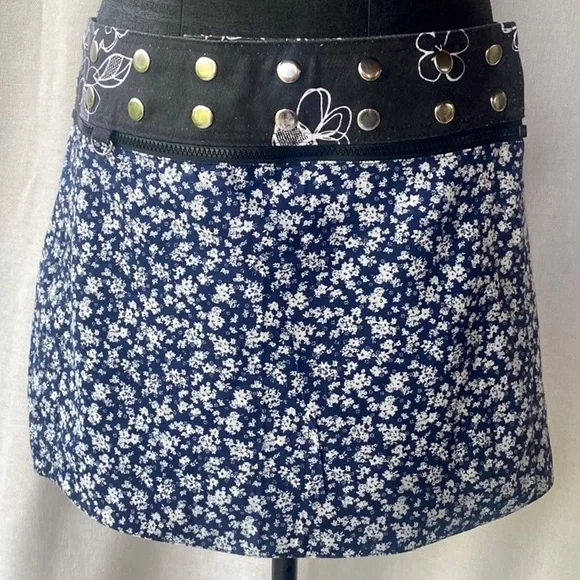 Zand Amsterdam Reversible Skirt - Picture 3 of 6